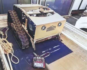 ラジコン式草刈り機